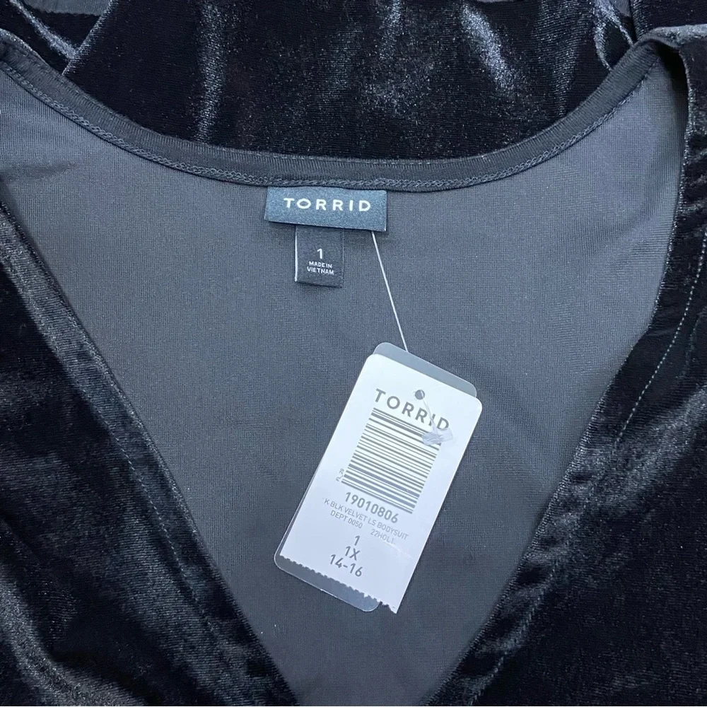 TORRID NWT Bodysuit Black Velvet Long Sleeve V Neckline Size 1 - Picture 11 of 16